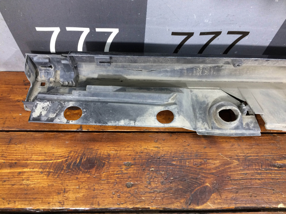 Накладка порога правого Toyota Camry (XV70) 17-нв Б/У Оригинал 7585106944