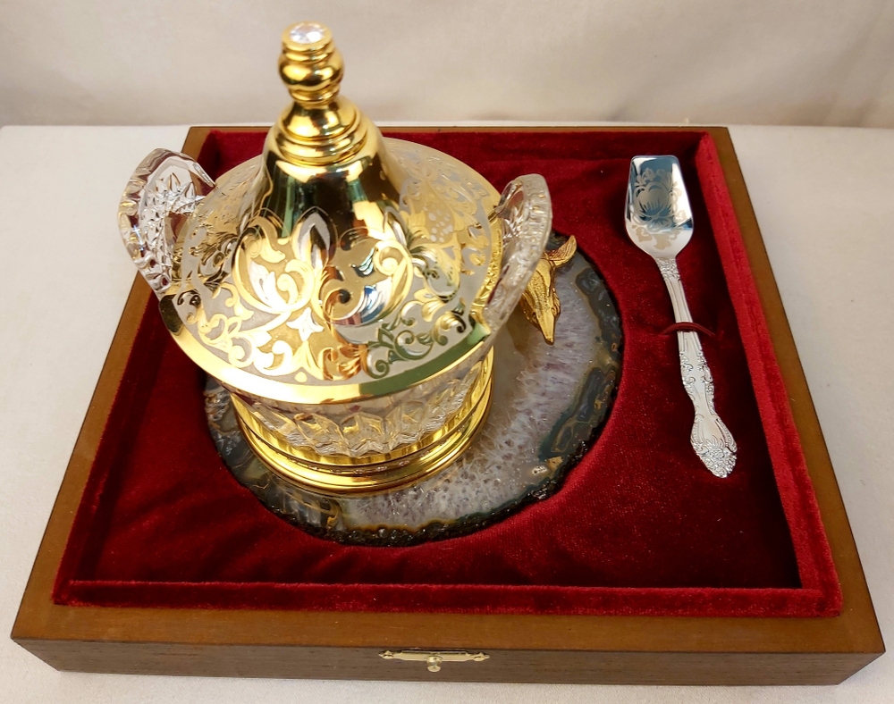 Икорница "Осетр" на срезе агата с крышечкой