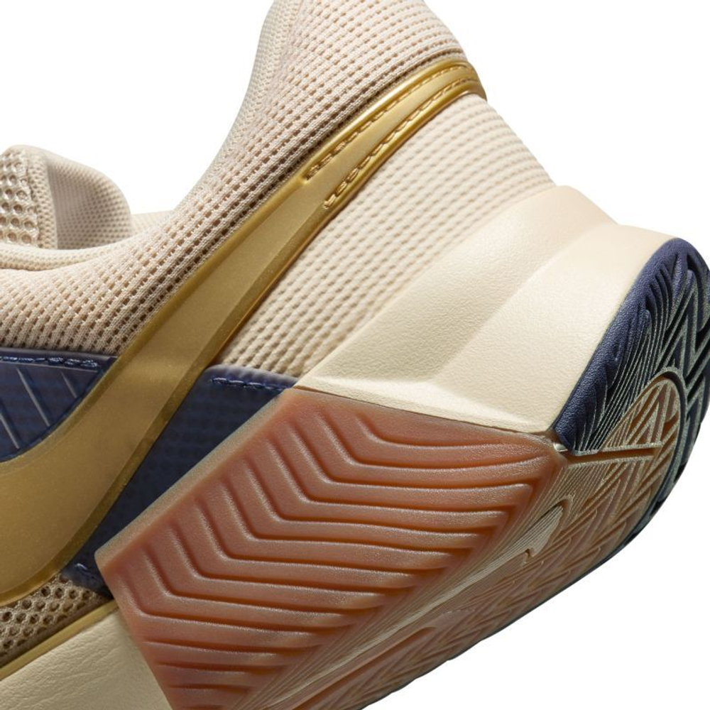 Мужские кроссовки теннисные Nike Zoom GP Challenge 1 Premium - Бежевый, небесный, Золотой