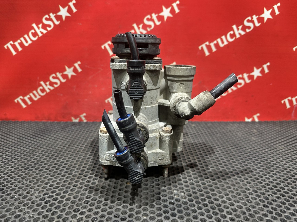 Кран управления тормозами прицепа