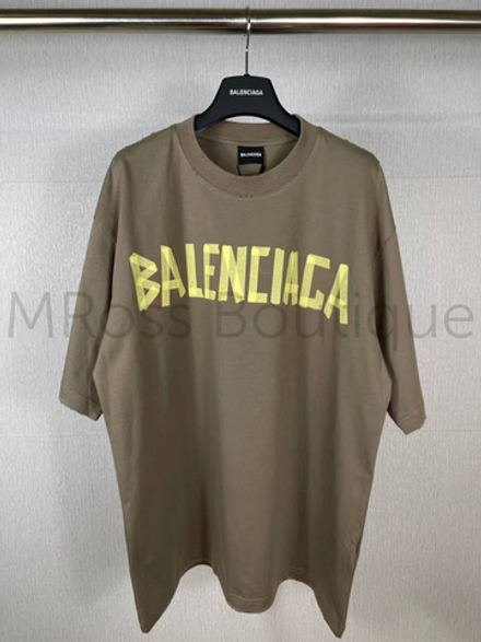 Женская футболка Balenciaga коричневого цвета с надписью