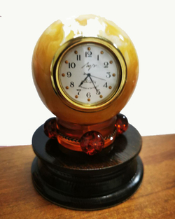 Часы "Шар" янтарь