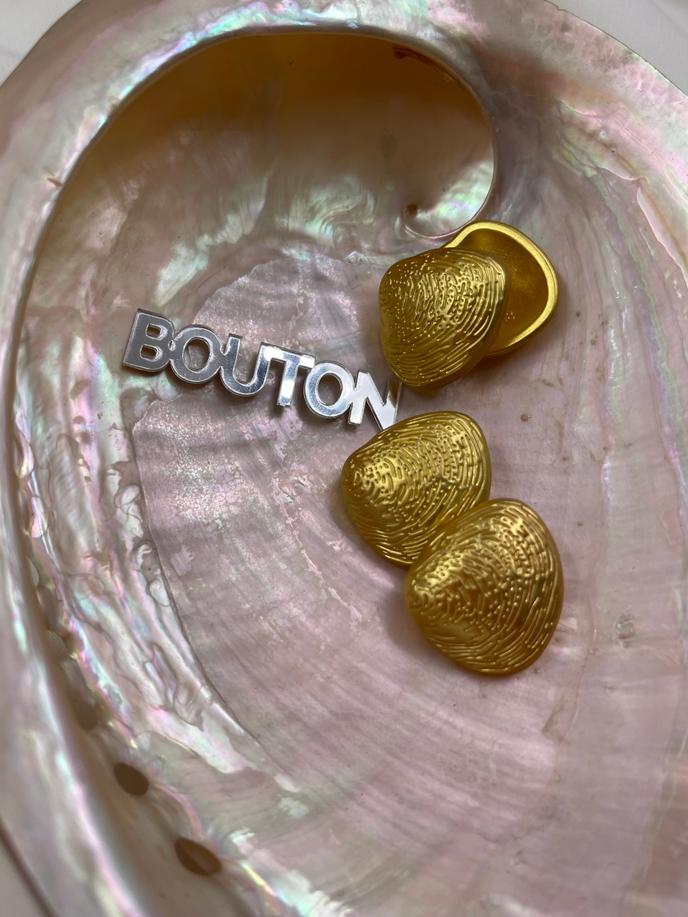 Пуговицы Скиап. золотистые ракушка