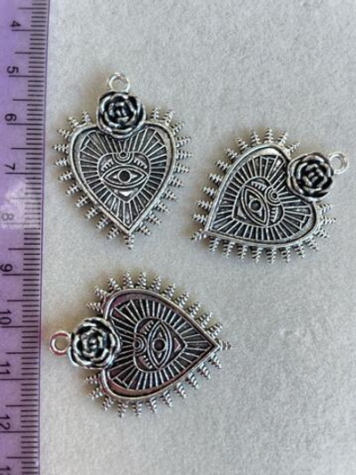 с02-чр Подвеска "Сердце" с розой и шипами 36*28мм