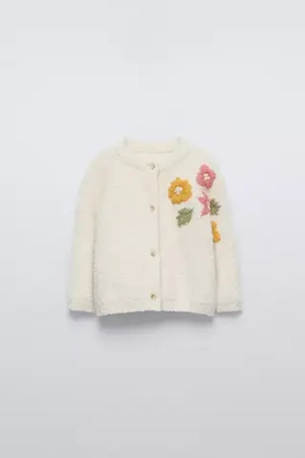 ZARA КАРДИГАН С ВЫШИТЫМИ ЦВЕТАМИ, ЭКРЮ