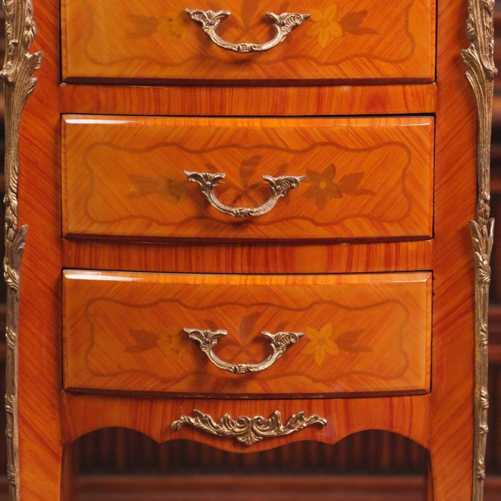 Комод c инкрустацией