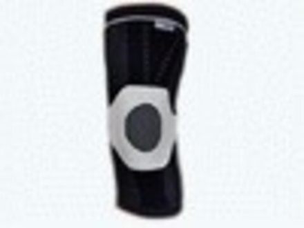 Наколенник из материала с силиконовыми вставками. Силиконовые боковые вставки обеспечивают дополнительную фиксацию, легкую компрессию подлежащих тканей, а также защищают подлежащие ткани от травматизации. :(SKT 1411-M):