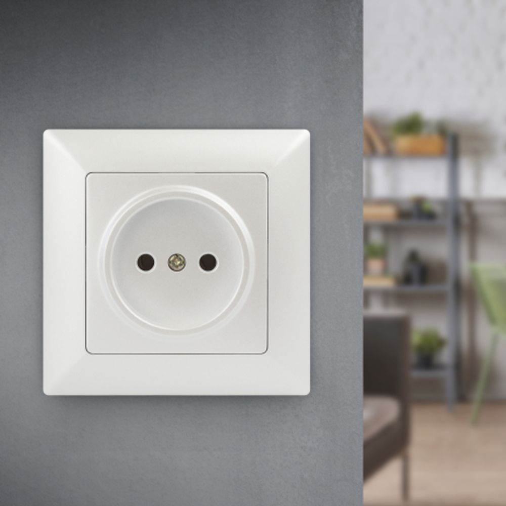 Розетка Intro Solo 4-201-06 без заземления 2P, 16А-250В, IP20, СУ, перламутр