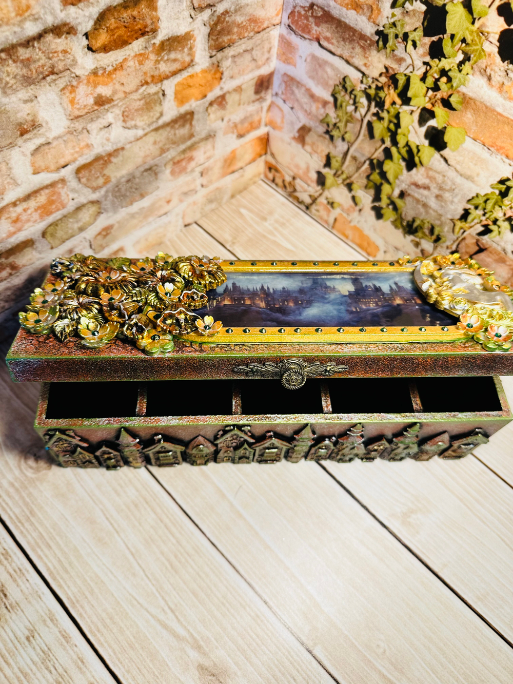 Шкатулка для часов и браслетов "Город"