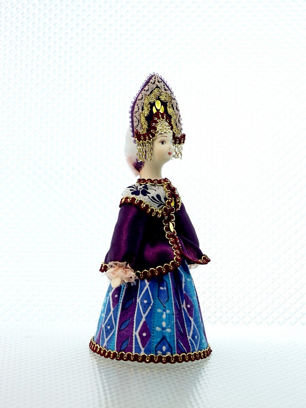 Кукла коллекционная Потешного промысла в Женском традиционном зимнем костюме.