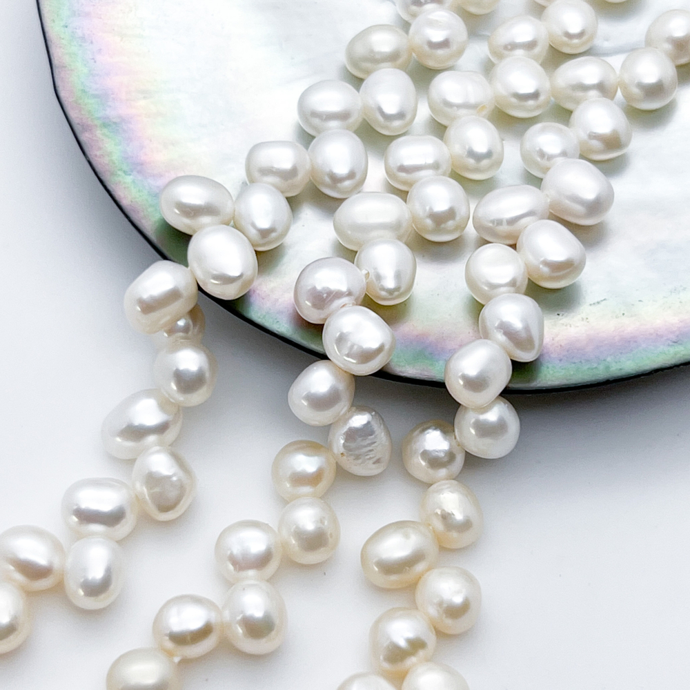 Жемчуг, размер около 6,5*5,5 мм, цена за 39-40 шт (1/2 нити)