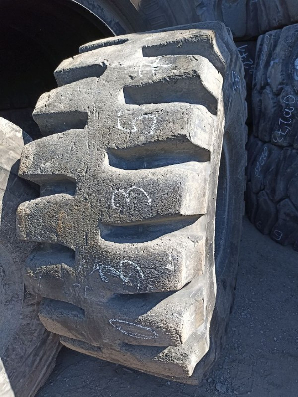 26.5-25 Bridgestone D-Lug шина б/у