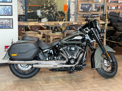 Heritage 114 Softail Harley-Davidson 2021 Vivid Black Deadwood Green / Vivid Black