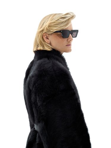 Черная двусторонняя шуба из овчины с поясом