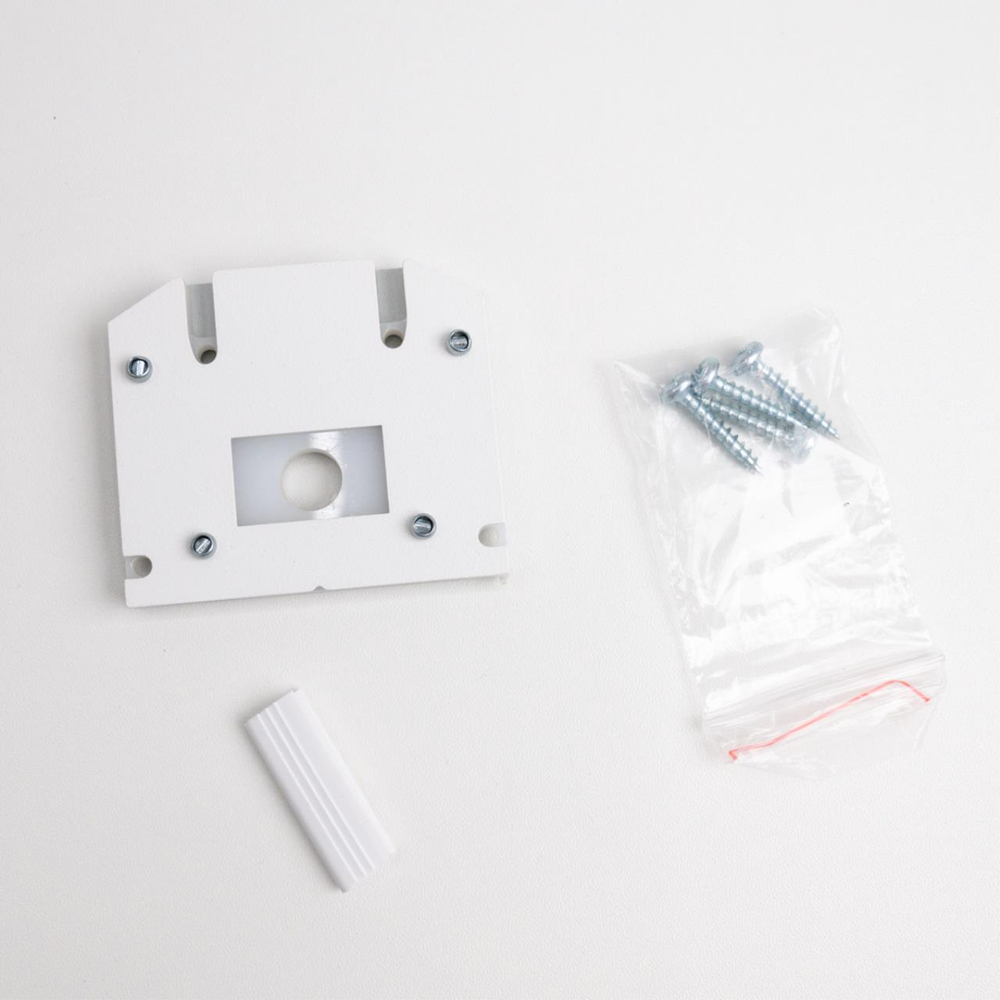 135132 NT21 122 белый Заглушка торцевая для арт 135130 FLUM