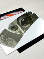 Наклейка - Инопланетянин выглядывает Пришелец