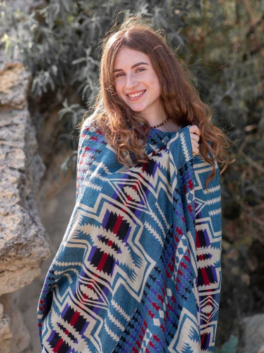 Палантин теплый с орнаментом Навахо