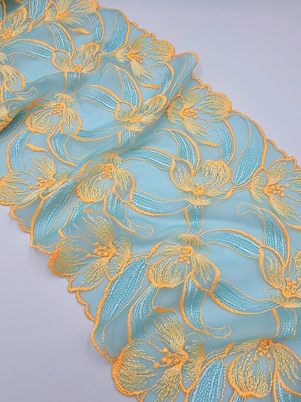 Вышивка на сетке среднеэластичная Мятно-бирюзовый/оранжевый К724 правая