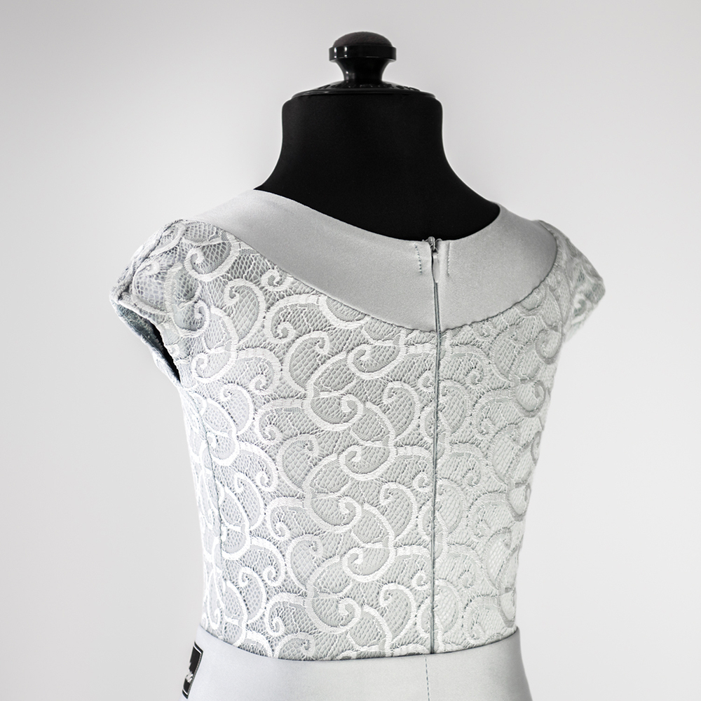 серое платье для танцев