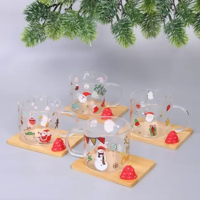 Кружка стеклянная 280мл «Новогодние чудеса» на бамбуковой подставке, прозрачная