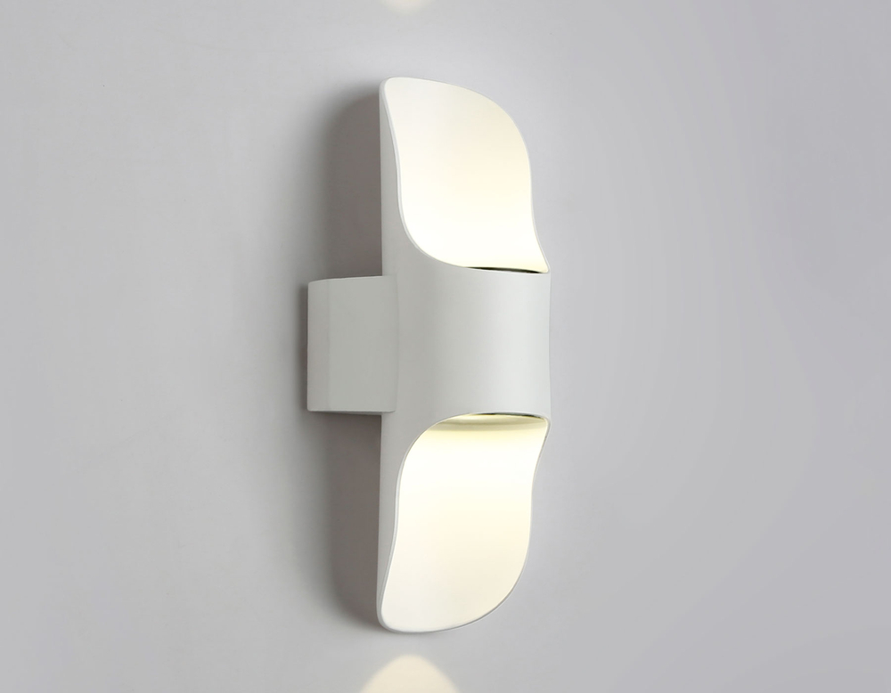 ST4533 WH белый LED 4200K 8W IP54 220*66*100