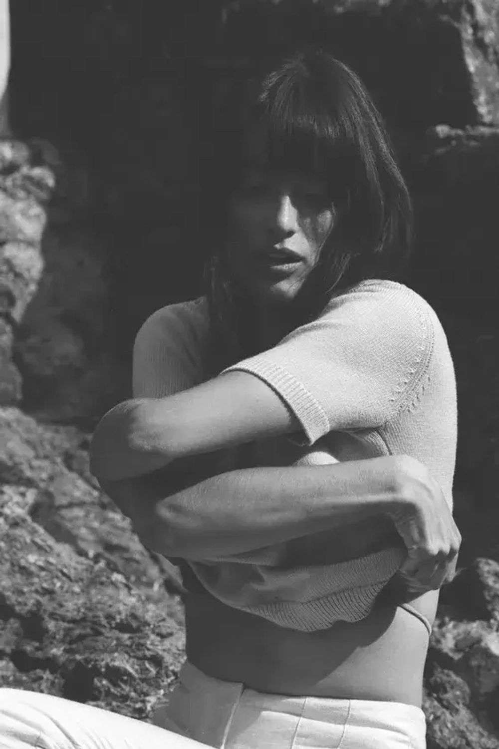 ZARA БАЗОВЫЙ ОДНОТОННЫЙ ТРИКОТАЖНЫЙ ТОП С КОРОТКИМИ РУКАВАМИ, БЕЖЕВЫЙ