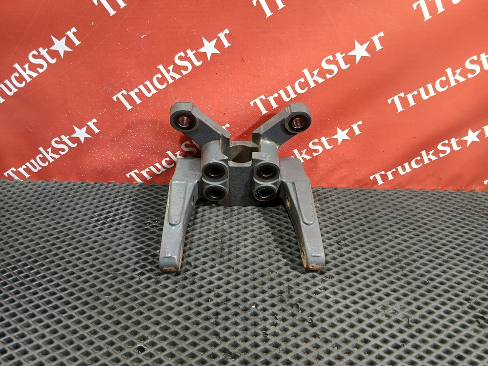 Кронштейн переднего бампера