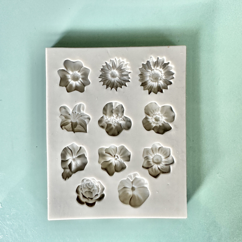 Молд силиконовый для лепки и творчества "Цветочки" 9 * 11 см
