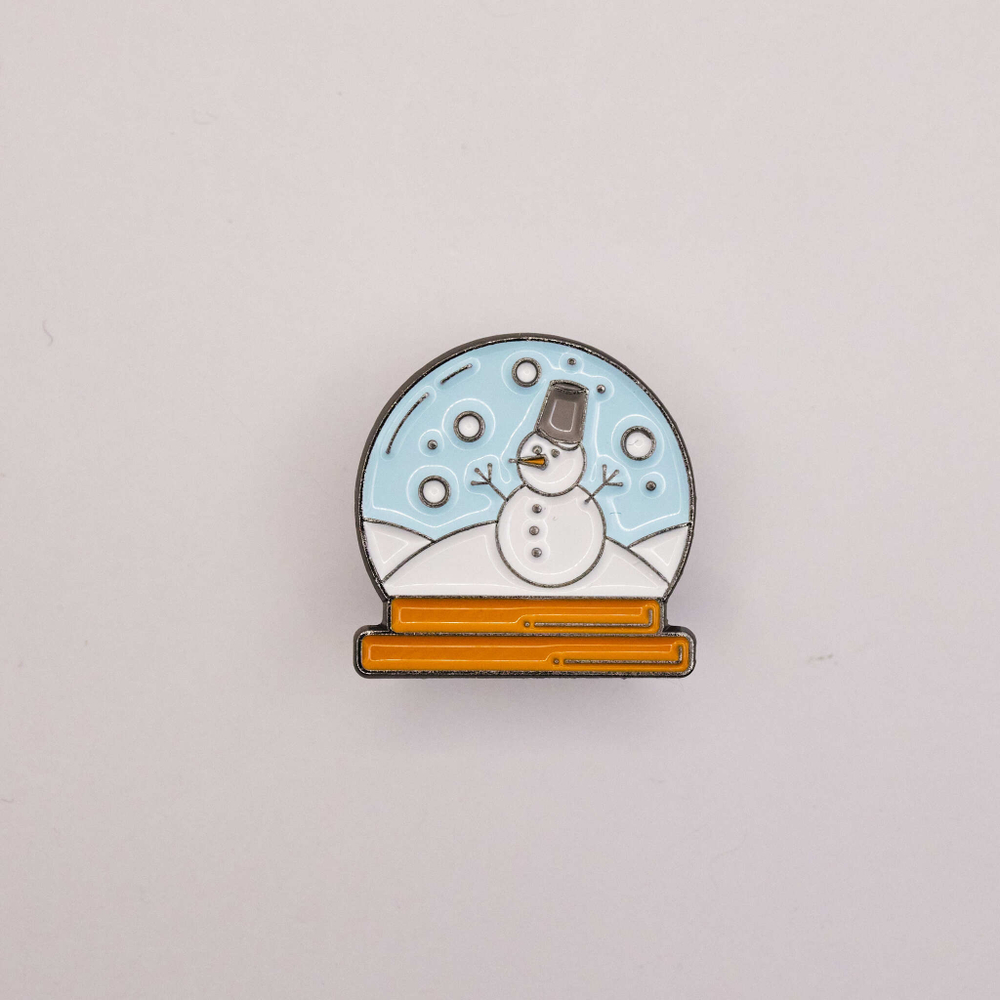 Значок Шар со снеговиком - серия Поезд Деда Мороза