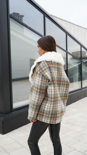 Двубортное укороченное пальто в голубую клетку