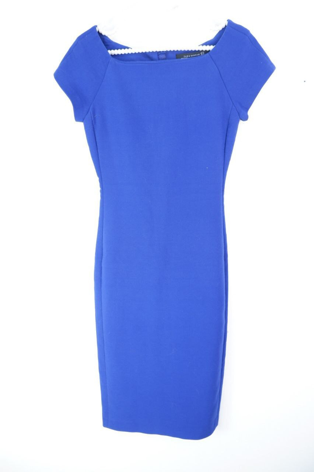 Платье ZARA в ярком оттенке 42 размер