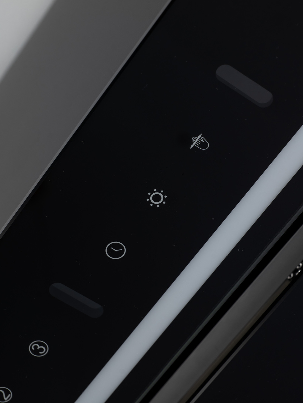 Вытяжка кухонная MACBI Ledy-60GT (BLACK) черный, D150мм,1200м3/ч, полновстраиваемая, мотор 230Ватт, стекло 60см, управл. сенсорное + управл. жестами