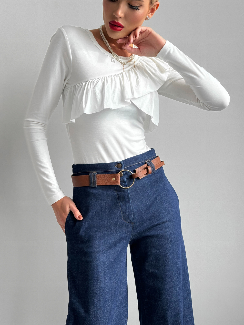 Трикотажное боди с воланом