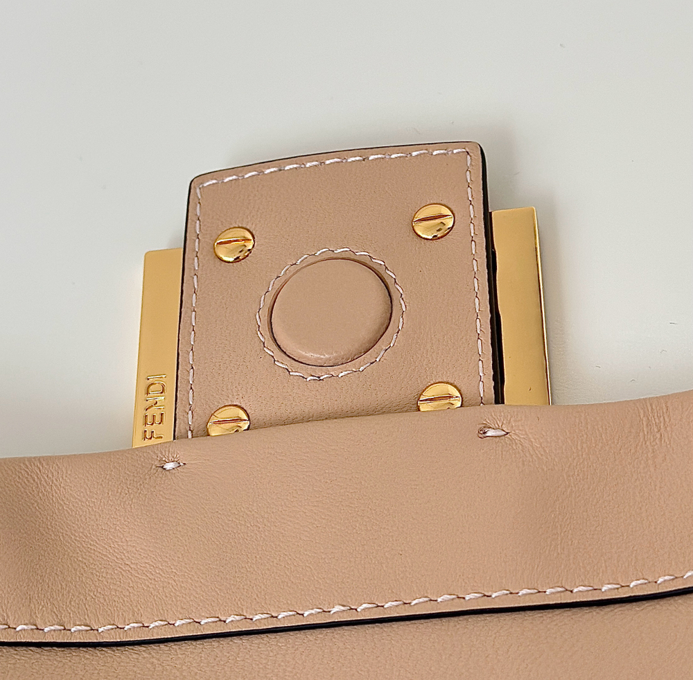 Fendi Small Mamma Baguette 16 cm