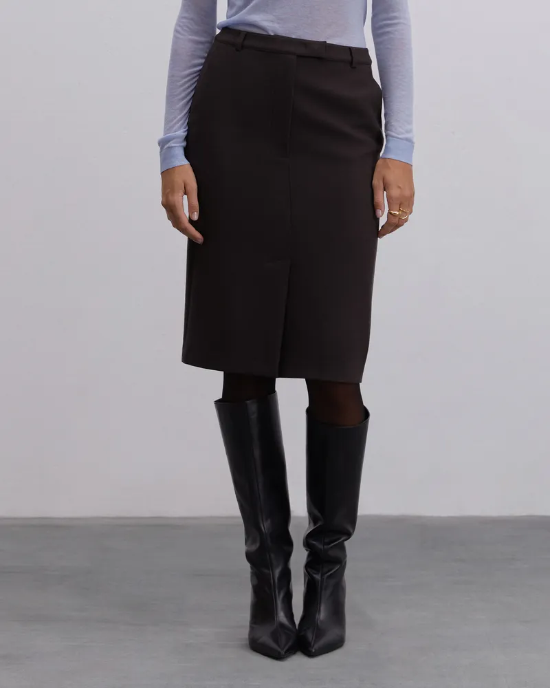 Коричневая прямая юбка миди с разрезом