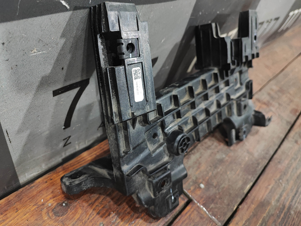 Кронштейн решетки радиатора левый Haval Jolion 24-нв Б/У Оригинал 5509102XST13A