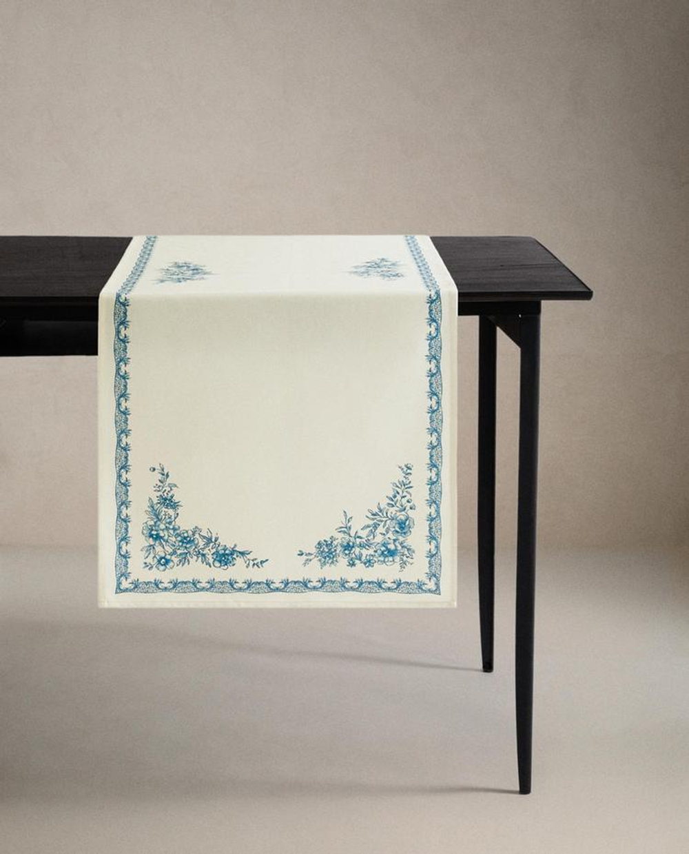 ZARA HOME СКАТЕРТЬ-ДОРОЖКА С ПРИНТОМ, СИНИЙ