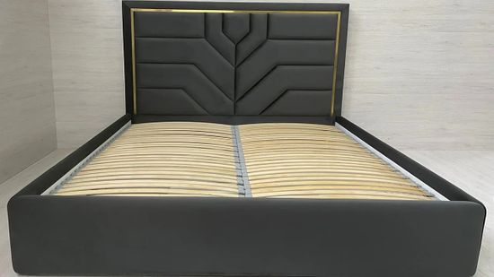 Тиффани в темно-сером цвете и золотым молдингом