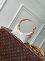 Louis Vuitton Pochette Hills