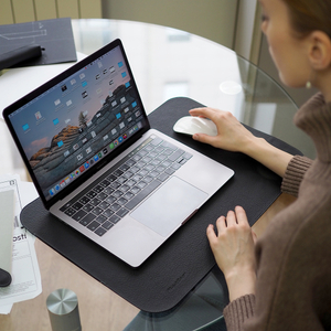 Коврик для MacBook Tapis из натуральной кожи теленка черного цвета