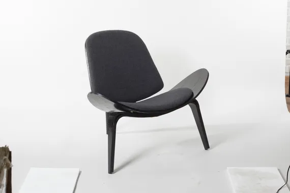 Кресло Shell черное с черным сиденьем