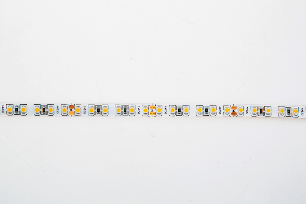 Лента светодиодная SMD нейтральная DC24V 9, 6W/m 4000K 720Lm/m 120д/м CRI>95 IP65,  упаковка 5 метров,  ширина 8мм,  высота 2мм,  самоклейкая