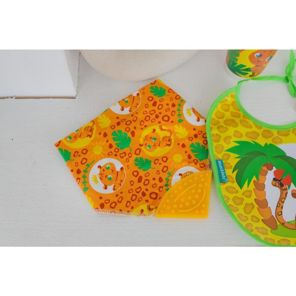 5112549 Нагрудник -бандана непромокаемый, с прорезывателем «Леопард» на кнопке