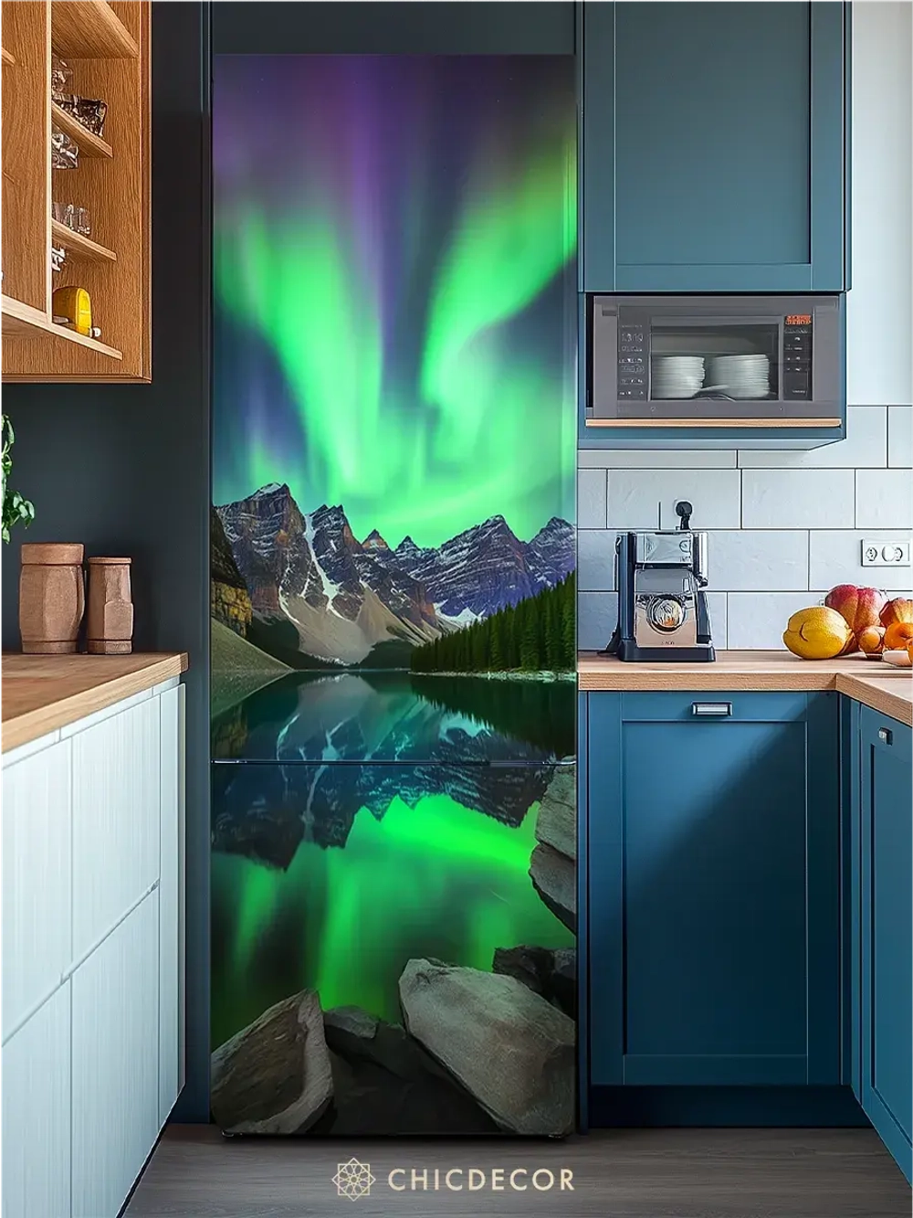 Наклейка на холодильник красочная Северное сияние
