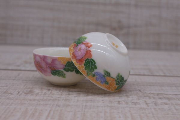 Чашка белая с цветами, фарфор , 30мл