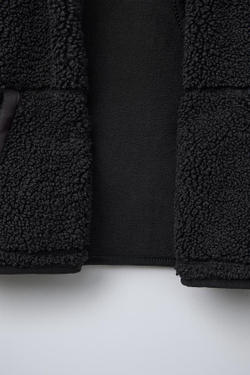 ZARA КУРТКА ИЗ ИСКУССТВЕННОЙ ОВЧИНЫ С КАПЮШОНОМ, ЧЕРНЫЙ