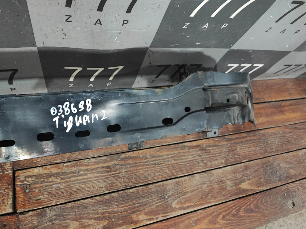 Усилитель переднего бампера Volkswagen Tiguan 2 16-нв Б/У Оригинал 5NA807611A