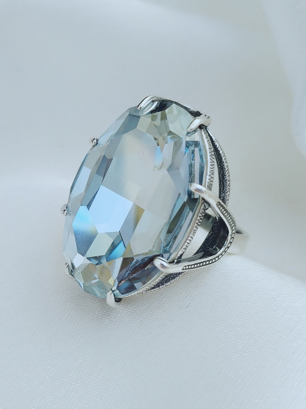"Северн.сияние" кольцо в серебряном покрытии из коллекции "Дефиле" от Jenavi
