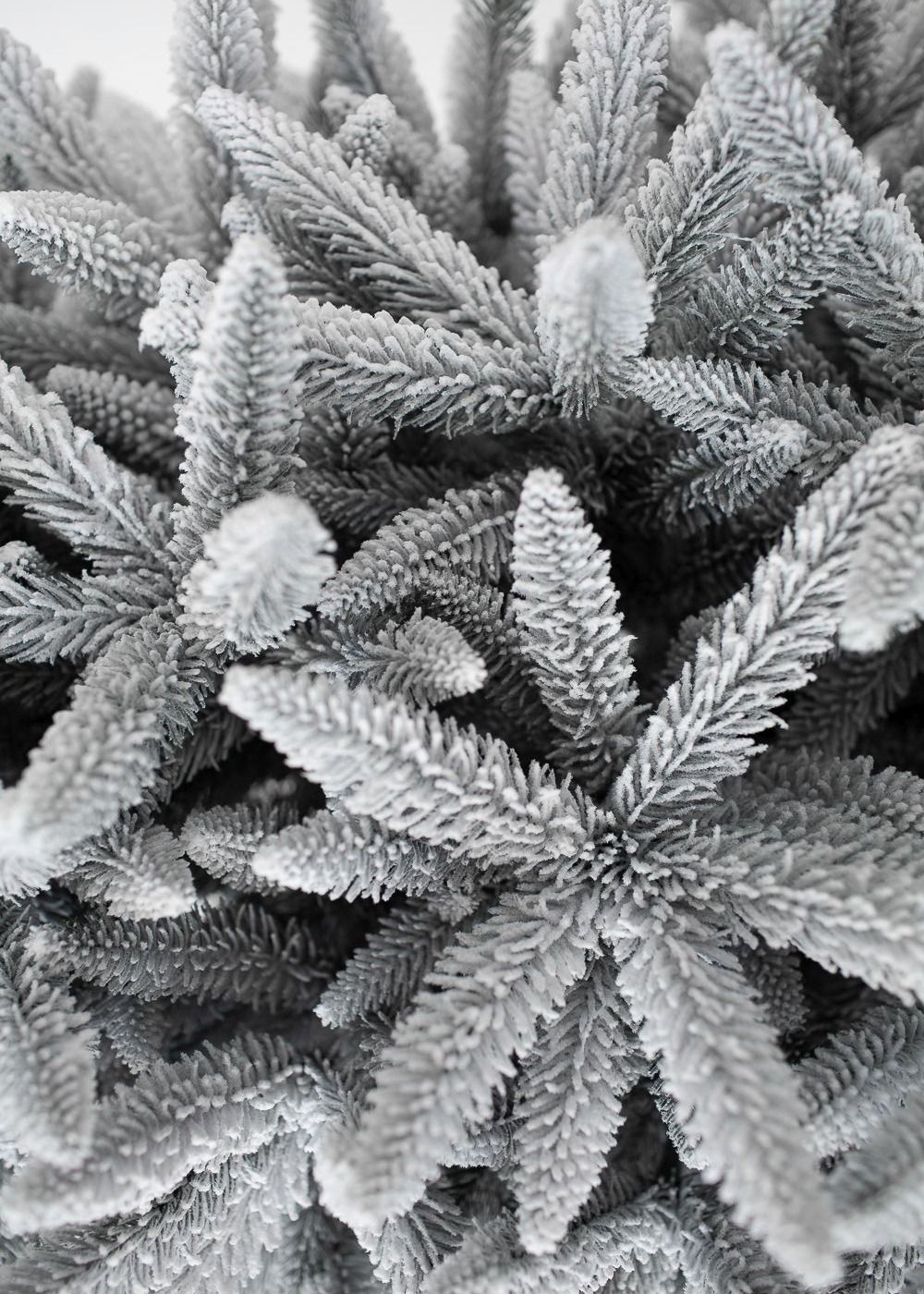 Заснеженная елка «Скандинавия» (Литая хвоя) 210 см / 2,1 м