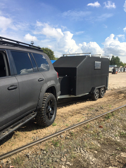Toyota Land Cruiser 200 с прицепом